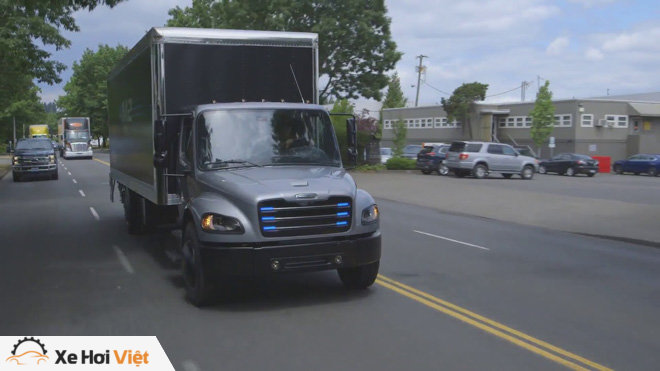 Xe tải chạy điện Freightliner eM2 bắt đầu được triển khai tại Mỹ - 3