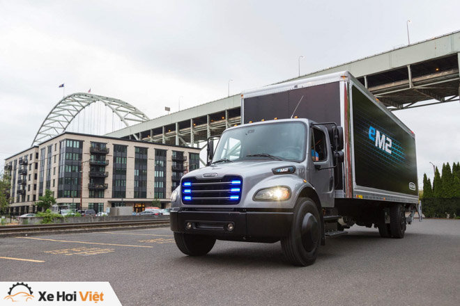 Xe tải chạy điện Freightliner eM2 bắt đầu được triển khai tại Mỹ - 1