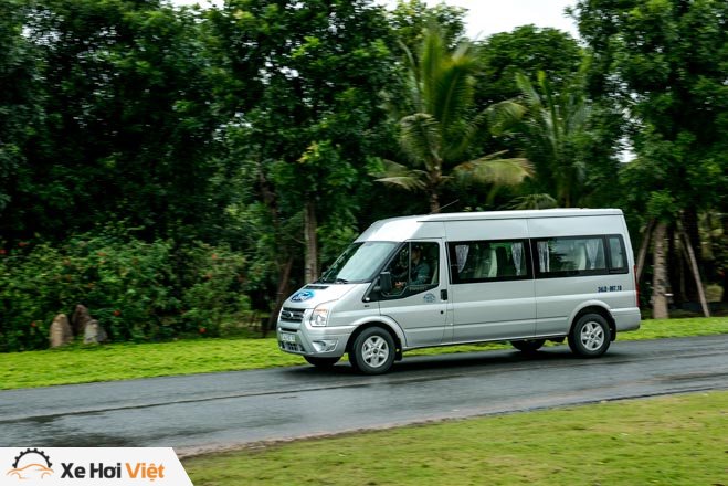 Ford công bố giá bán mới cho xe khách Transit - 7