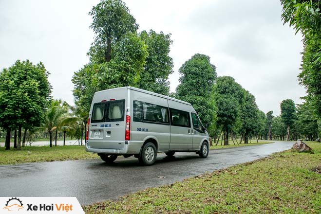 Ford công bố giá bán mới cho xe khách Transit - 2