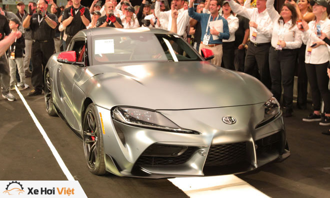 Toyota Supra 2020 đầu tiên được bán đấu giá với con số 2,1 triệu đô - 1