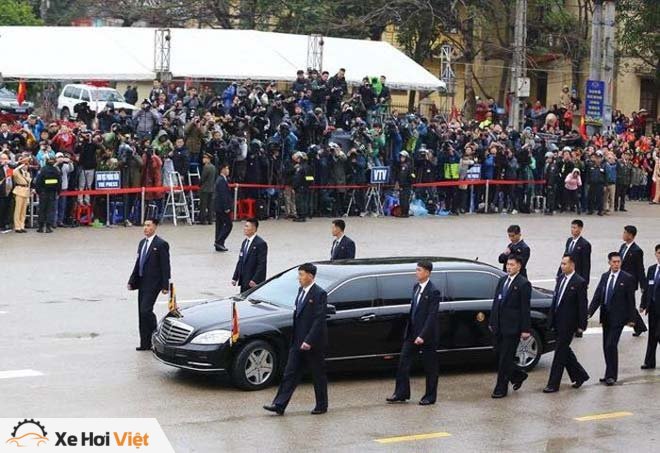 Cận cảnh siêu xe chống đạn của chủ tịch Kim Jong Un vừa đến Việt Nam sáng nay - 2