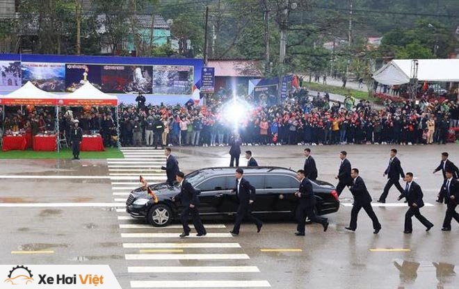 Cận cảnh siêu xe chống đạn của chủ tịch Kim Jong Un vừa đến Việt Nam sáng nay - 4