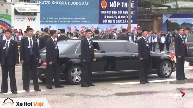 Cận cảnh siêu xe chống đạn của chủ tịch Kim Jong Un vừa đến Việt Nam sáng nay - 3