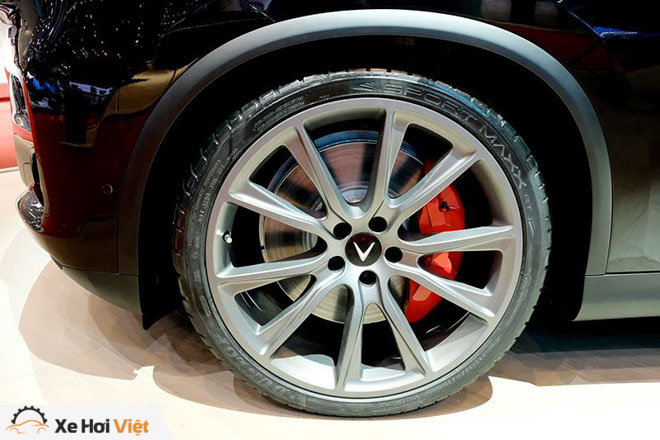 Mẫu SUV VinFast lắp động cơ V8 bất ngờ xuất hiện tại triển lãm Geneva Motor Show 2019 - 7