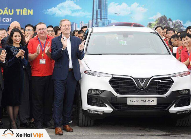 VinFast xuất xưởng chiếc xe &#34;made in VietNam&#34; đầu tiên, chính thức lăn bánh trên đường phố - 4