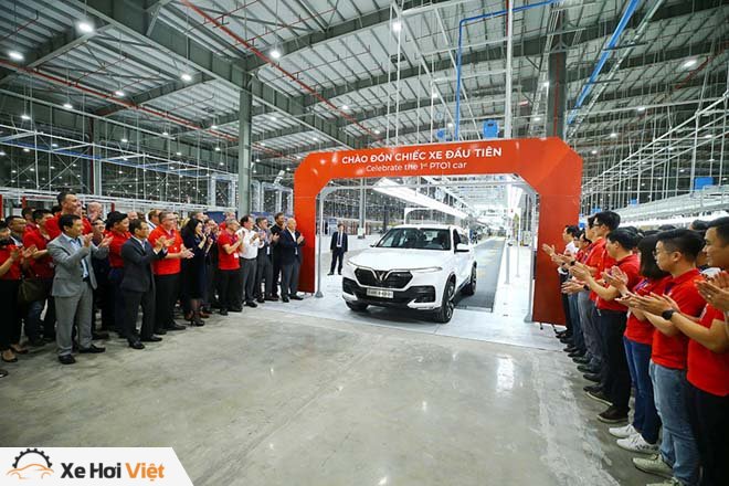 VinFast xuất xưởng chiếc xe &#34;made in VietNam&#34; đầu tiên, chính thức lăn bánh trên đường phố - 1