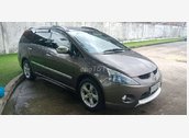 Mitsubishi Grandis 2006 có 1 không có 2