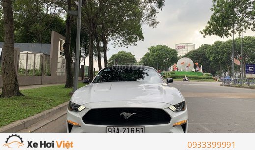 Ford Explorer giảm tiền mặt khuyến mãi phụ kiện