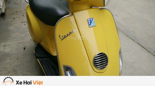  2011 Piaggio Vespa LX 125 in Emily in Paris, 2020-2023