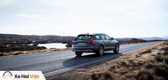 Volvo V90 Cross Country không chỉ mang thiết kế thanh lịch của V90 mà còn an toàn, tiện nghi, có khả năng vận hành ấn tượng, thậm chí đi off-road, hãng xe Thụy Điển khẳng định.