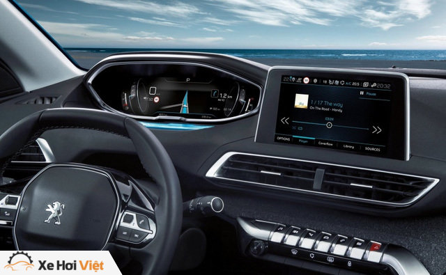 Theo hãng Peugeot, 5008 thế hệ mới có khả năng cách âm xuất sắc và ghế trước ôm lấy thân người ngồi, đi kèm hệ thống mát-xa đa điểm tùy chọn. Hệ thống âm thanh Focal Premium Hi-Fi, đĩa sạc không dây Qi, định vị TomTom và cửa sổ trời Panorama là những trang thiết bị đáng chú ý khác của Peugeot 5008 2017.