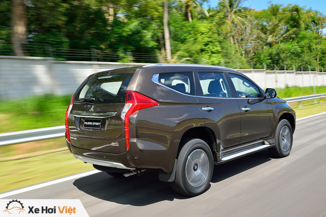 Hiện hãng Mitsubishi vẫn chưa công bố thời điểm bày bán Pajero Sport 2016 tại Việt Nam. Giá bán của mẫu SUV cỡ trung này tại Việt Nam cũng được giữ kín.