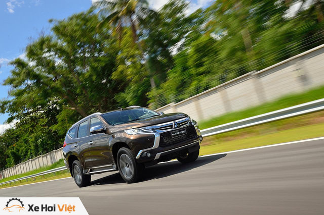 Động cơ của Mitsubishi Pajero Sport thế hệ mới khá quen thuộc vì đã từng có trên Triton 2016. Cụ thể là động cơ diesel MIVEC bằng hợp kim nhôm với dung tích 2,4 lít, kết hợp với hộp số tự động 8 cấp thông minh mới phát triển. Động cơ sản sinh công suất tối đa 181 mã lực và mô-men xoắn cực đại 430 Nm.
