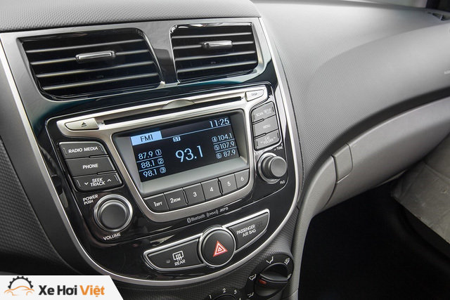 
Tuy nhiên, Hyundai Accent Value Edition 2017 vẫn thiếu camera lùi. Đây là trang bị không hề có trên bất kỳ phiên bản nào của dòng Hyundai Accent, dù ở kiểu dáng sedan hay hatchback.
