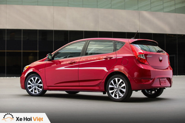 
Những tính năng an toàn tiêu chuẩn khác của dòng Hyundai Accent 2017 bao gồm hệ thống cân bằng điện tử, kiểm soát lực bám đường và kiểm soát ổn định thân xe. Trong đó, tính năng cuối cùng sẽ kết hợp với hệ thống cân bằng điện tử và trợ lực lái điện để cải thiện khả năng xử lý cho xe trên đường trơn trượt.
